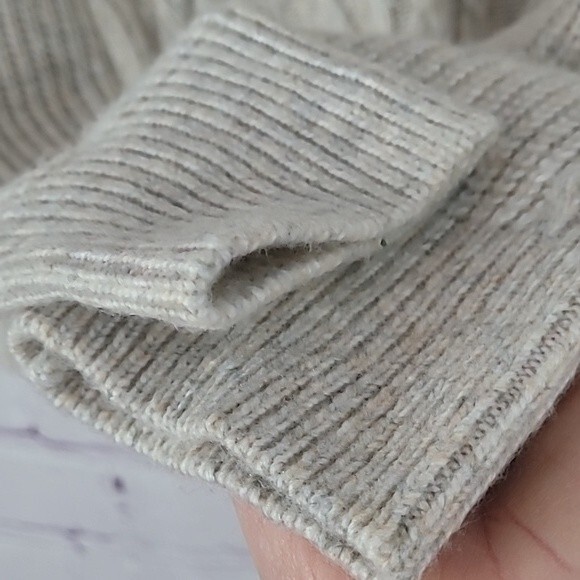 Sincerely Jules beige/ oatmeal colored Long Sleeve Knit Sweater. Size Large - Picture 5 of 7